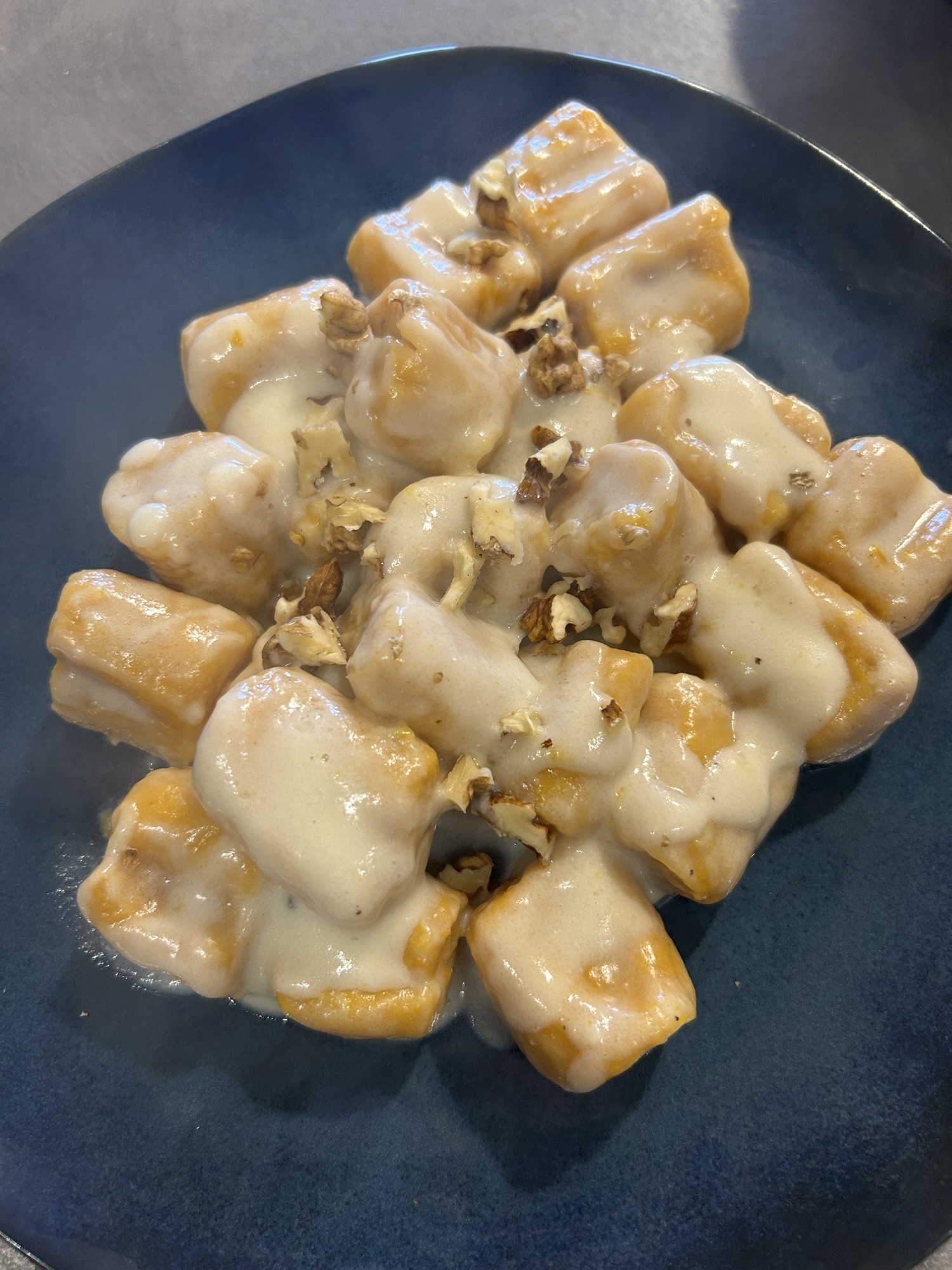 GNOCCHI DI ZUCCA CON FONDUTA DI MOZZARELLA GORGONZOLA E NOCI | In ...