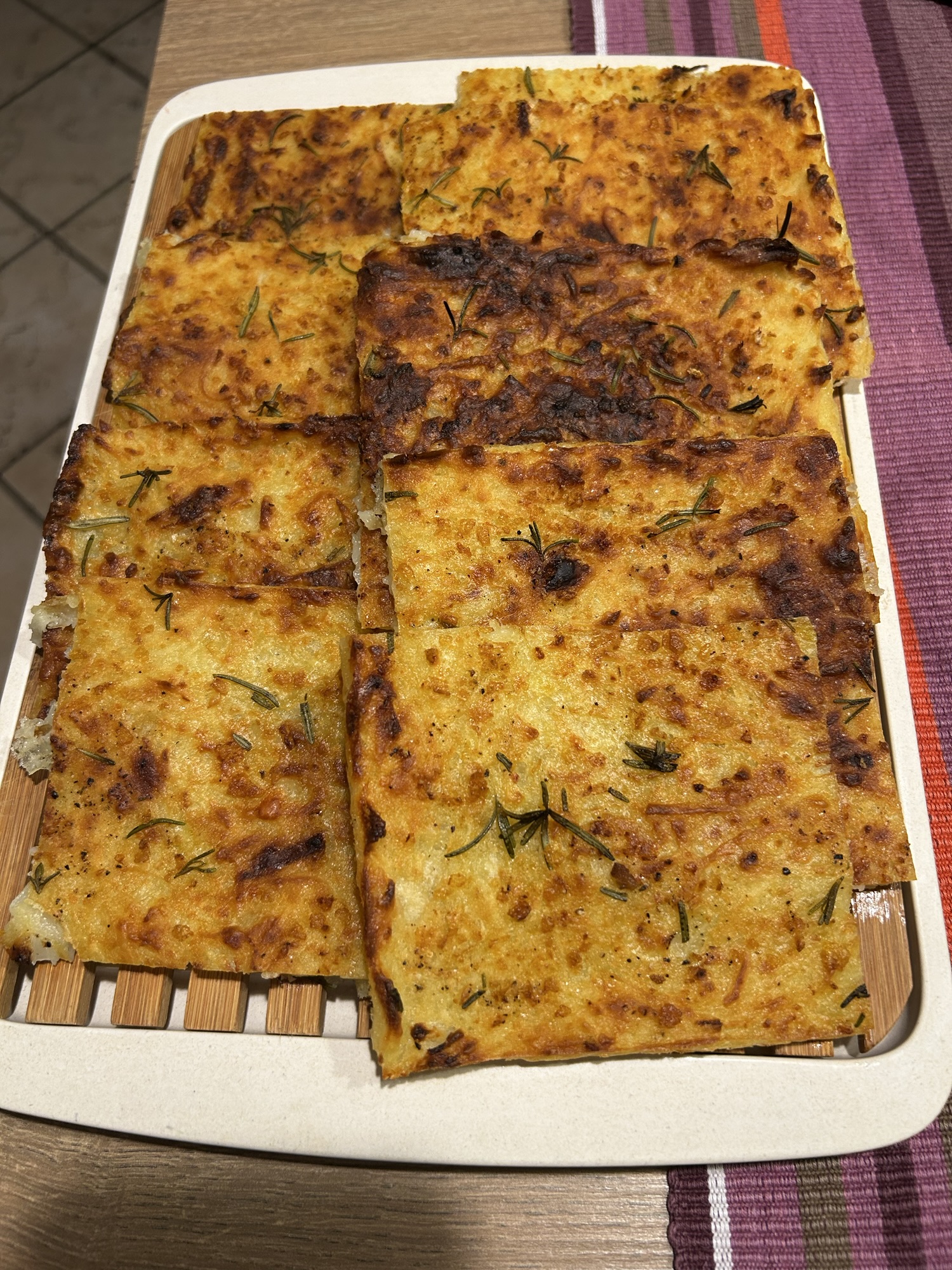 SCHIACCIATA CROCCANTE DI PATATE E CIPOLLE | In cucina con Lilly