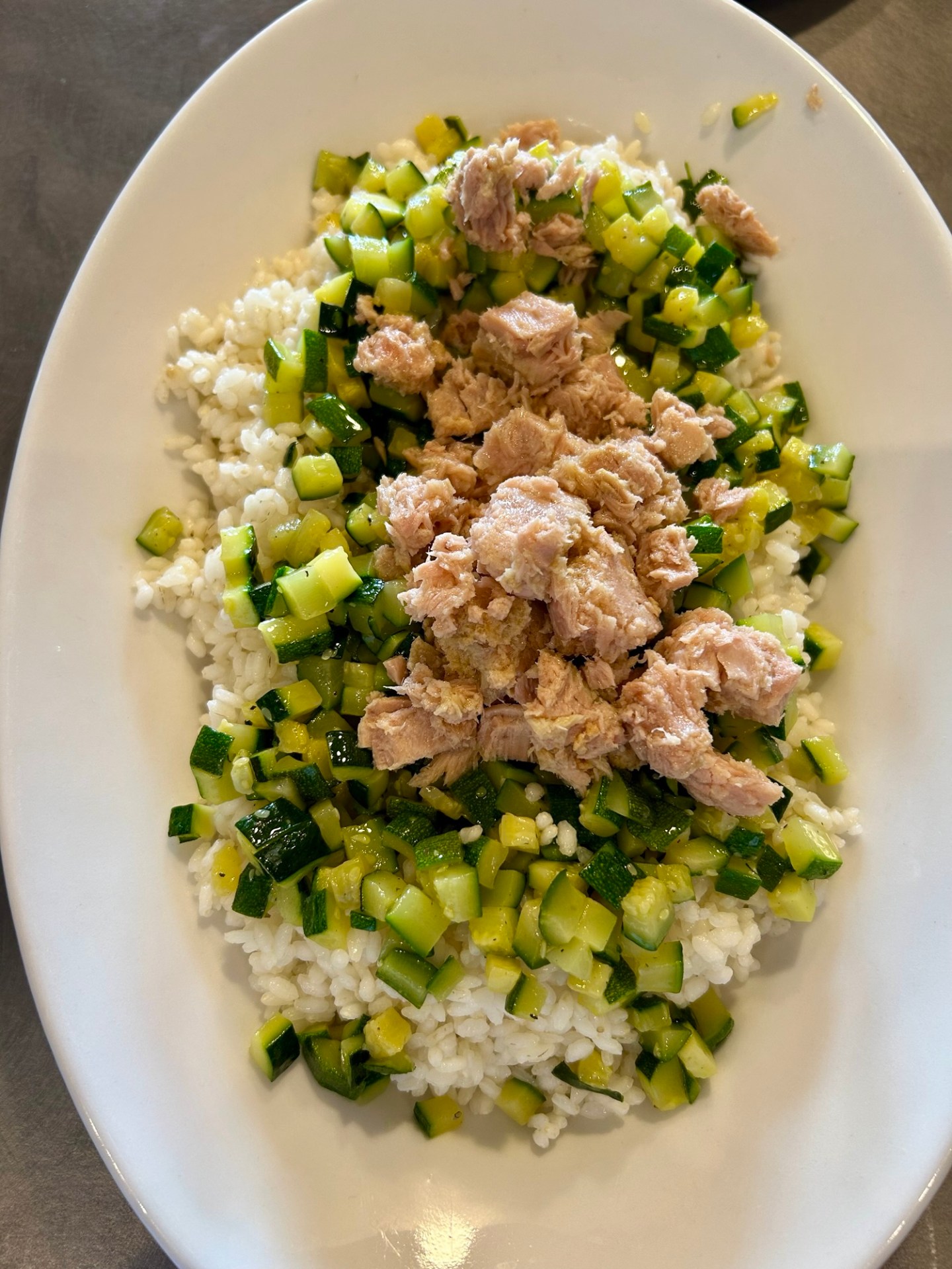RISO FREDDO CON ZUCCHINE TONNO LIMONE E ERBE AROMATICHE | In cucina con ...