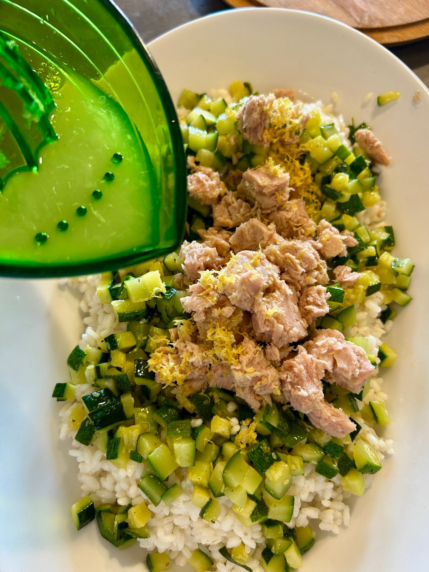 RISO FREDDO CON ZUCCHINE TONNO LIMONE E ERBE AROMATICHE | In cucina con ...