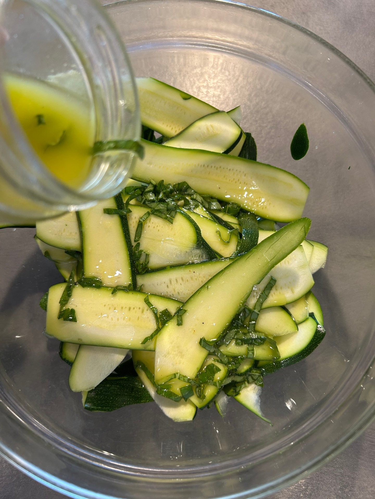 INSALATA DI ZUCCHINE CRUDE MARINATE | In cucina con Lilly